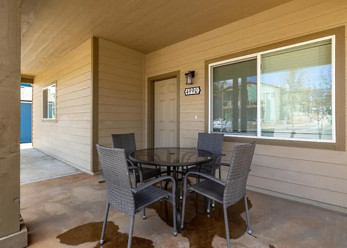 New House Near Mt Elden And Downtown *
